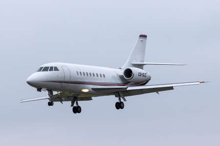Farnborough, UK - July 20, 2014: NetJets Dassault Falcon 2000EX business jet aircraft CS-DLC.のeditorial素材