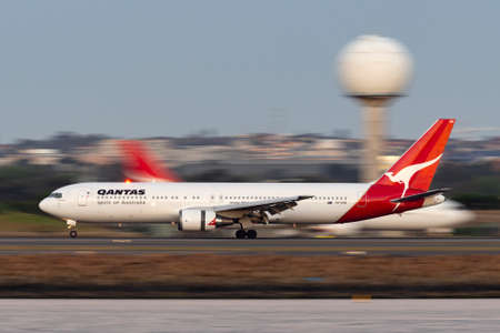 Sydney, Australia - October 9, 2013: Qantas Boeing 767 airliner landing at Sydney Airport.のeditorial素材