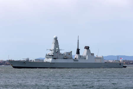 Melbourne, Australia - September 23, 2013: HMS Daring (D32) Type 45 (Daring-class) air-defence destroyer of the Royal Navy in Port Phillip Bay, Melbourne, Australia.のeditorial素材