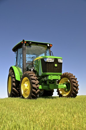 MOORHEAD, MINNESOTA, July 25, 2016: The new 5075E tractor is a product of John Deere Co, an American corporation that manufactures agricultural, construction, forestry machinery, diesel engines, and drivetrains.のeditorial素材