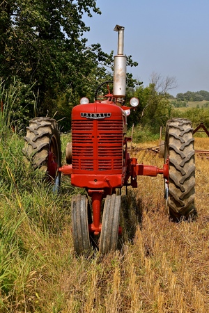 ROLLAG, MINNESOTA, Sept 2, 2017: A restored M Farmall tractor is parked and ready for live field demonstrations at the annual WCSTR farm show in Rollag held each Labor Day weekend where 1000's attend.のeditorial素材