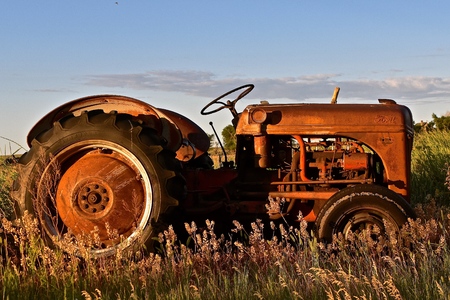 ISABEL, SOUTH DAKOTA, June 22, 2017: The old Ford tractor was a Ford Motor Company product which originated in Dearborn, Michigan s tarted by Henry Ford and incorporated on June 16, 1903のeditorial素材