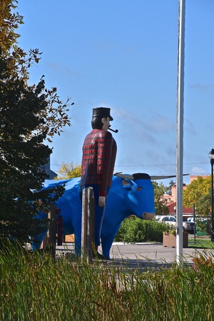 BEMIDJI, MINNESOTA, October 1, 2017: The legendary Paul Bunyan (side profile of head) statute is a tourist attraction run by the parks system of Bemidji, Minnesota.の写真素材