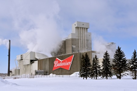 MOORHEAD, MINNESOTA, February 13, 2019: The Budweiser Malting plant helps produce Budweiser, an American-style pale lager produced by Anheuser-Busch, currently part of the transnational corporation Anheuser-Busch.のeditorial素材
