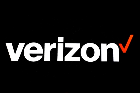 BEMIDJI, MINNESOTA, October 12: The logo represents Verizon Wireless, an American telecommunications company which offers wireless products and services created in 2000 through mergers.のeditorial素材