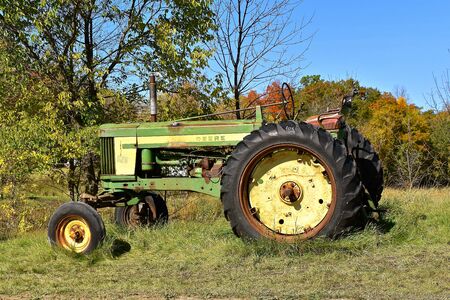 VERGAS, MINNESOTA, October 6, 2019: A very old John Deere 520 tractor is a  product of John Deere Co, an American corporation that manufactures agricultural and construction equipment, drive trains, and transmissionのeditorial素材