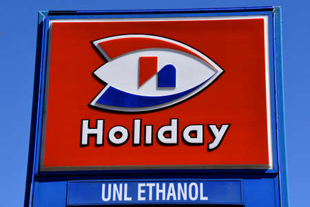 FARGO, NORTH DAKOTA, June 4, 2020:  The outdoor sign advertises Holiday Stationstores, chain of gasoline and convenience stores in the United States. It is the 18th largest convenience store chain in the United States, with over 500 locations in 10 statesのeditorial素材