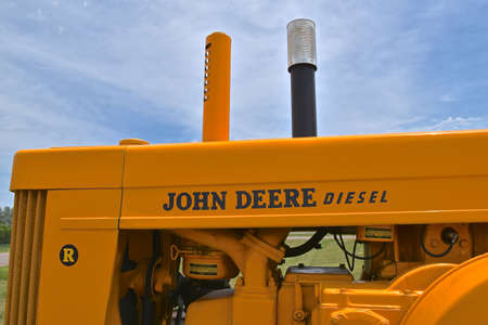 FEDORA, SOUTH DAKOTA, June 25, 2020: 2019: The old Model R John Deere painted gold tractor is a product of John Deere Co, an American corporation that manufactures agricultural and construction equipment, drive trains, and transmissions.のeditorial素材