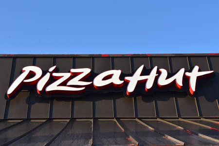 BISMARCK, NORTH DAKOTA, August 1, 2020:  The logo and sign represents Pizza Hut, an American restaurant chain and founded in 1958 in Wichita, Kansas by the Carney.sのeditorial素材