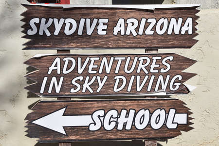 ELOY, ARIZONA, March 2, 2021:  The SKYDIVE ARIZONA school located in Ely provides instruction in sky diving and is open to the public for observation.のeditorial素材