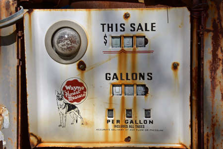 MARICOPA, ARIZONA, February 26, 2021.  The old gas pump was originated in 1910 in Fort Wayne, Indiana allowing user to see amount of fuel being pumped.のeditorial素材