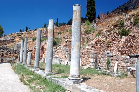  columns in ancient delphi, greece