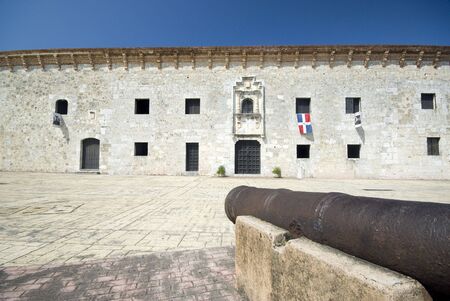 museo de las casas reales on las damas with cannon santo domingo dominican republicの写真素材