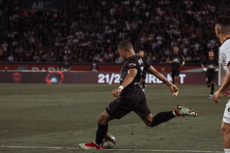 PSG players on the lawn of the Parc des Princesのeditorial素材