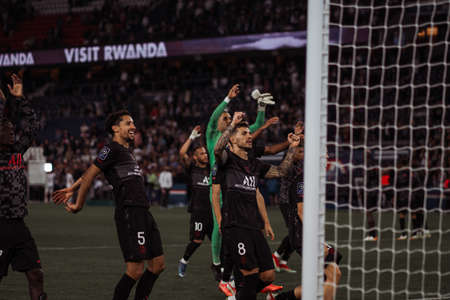 PSG players on the lawn of the Parc des Princesのeditorial素材