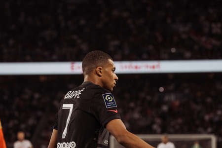 PSG players on the lawn of the Parc des Princesのeditorial素材