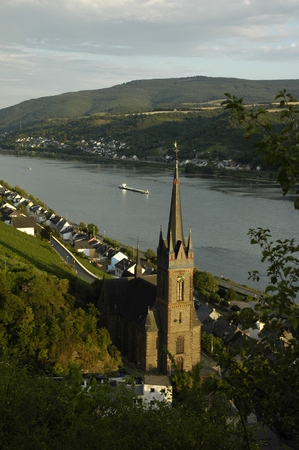 Lorchhausen with river rhine のeditorial素材