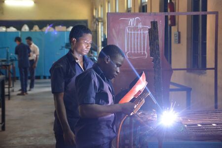Mumbai, India - October 26, 2015 - Teenager from children«s doing training to become a welder in education center powered by european charity organisationのeditorial素材
