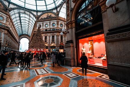Galleria Vittorio Emanuele II, Christmas shoppingのeditorial素材