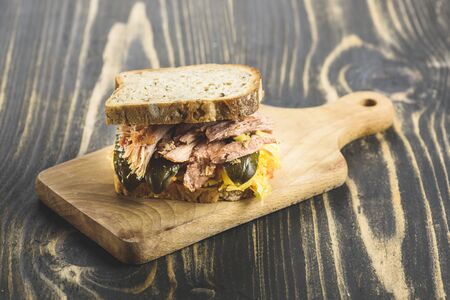 sandwich with pulled pork and sauerkraut - variants with different breads