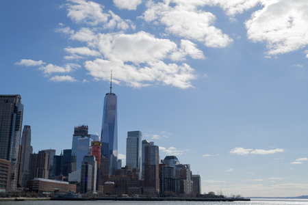 Foto de The freedom tower located in Lower Manhattan is the 6th tallest building sin the world (2017). - Imagen libre de derechos