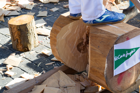 DECEMBER 21ST 2017, BILBAO, SPAIN-Wood chopping competition for the festivity of St. Thomasのeditorial素材
