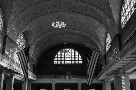 Registry room at Ellis island immigration center between 1900 and 1024 processed 5,000 immigrates per dayのeditorial素材