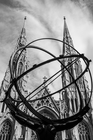 St. Patricks Cathedral and the statue of Atlas located on the fifth avenue of NYCのeditorial素材
