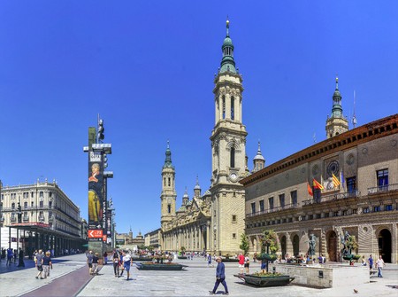 Square  â Pilar â , Zaragoza, Spain.のeditorial素材
