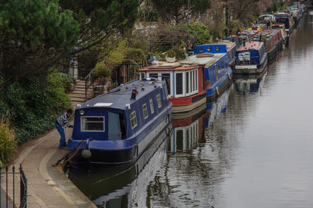Little Venice, London UK  It is the meeting place of the Grand Union Canal and the Regents Canal のeditorial素材