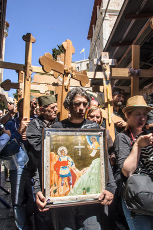JERUSALEM - APRIL 18, 2014  Pilgrims from all over the world commemorating the crucifixion of Jesus Christ by carrying a cross along via dolorosa, on good Friday, in the old city of Jerusalem, Israelのeditorial素材