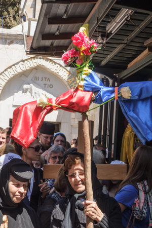 JERUSALEM - APRIL 18, 2014  Pilgrims from all over the world commemorating the crucifixion of Jesus Christ by carrying a cross along via dolorosa, on good Friday, in the old city of Jerusalem, Israelのeditorial素材