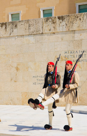 ATHENS, GREECE - SEPTEMBER 27, 2011: The Changing of the Guard ceremony, which takes place in front of the Greek Parliament Building, in Athens, Greeceのeditorial素材