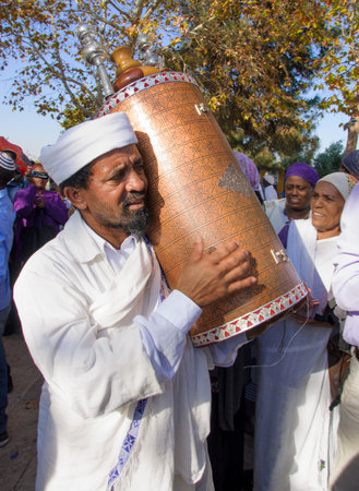 JERUSALEM - NOV 20, 2014: A Kes, religious leader of the Ethiopian Jews, carrying the holy torah book, at the end of the annual Sigd holiday prays, in Jerusalem, Israelのeditorial素材