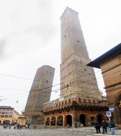 BOLOGNA, ITALY - JAN 21, 2015: Scene of Piazza di Porta Ravegnana, the Towers of  Asinelli and Garisenda (Torri degli Asinelli e Garisenda), with local and tourists, in Bologna, Emilia-Romagna, Italyのeditorial素材