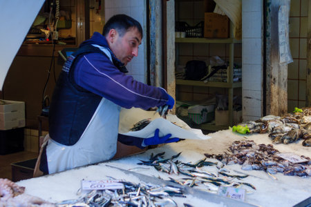 VENICE, ITALY - FEB 03, 2015: Market scene with sellers and shoppers in the rialto market, in Venice, Veneto, Italyのeditorial素材