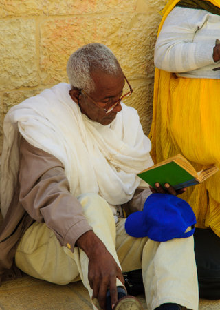 JERUSALEM, ISRAEL - APR 10, 2015: A pilgrim waits near station 9 of the Via Dolorosa, on Orthodox Good Friday, in the old city of Jerusalem, Israelのeditorial素材