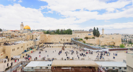 JERUSALEM, ISRAEL - APRIL 10, 2015: The Western Wall crowded with Passover prayers, and Al-Aqsa mosque and the Dome of the Rock in the background, in the old city of Jerusalem, Israelのeditorial素材