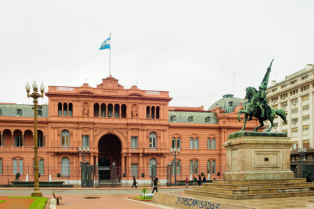 BUENOS AIRES ARGENTINA  SEPTEMBER 17 2009: Scene of May square and the Pink House La Casa Rosada the presidential house with local and tourists in Buenos Aires Argentinaのeditorial素材