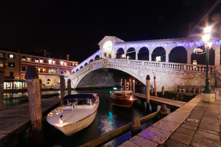 The Rialto Bridge at night. Venice, Veneto, Italyのeditorial素材