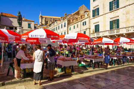 DUBROVNIK, CROATIA - JUNE 27, 2015: Market scene in the Gunduliceva Poljana square, with sellers and shoppers, in Dubrovnik, Croatiaのeditorial素材