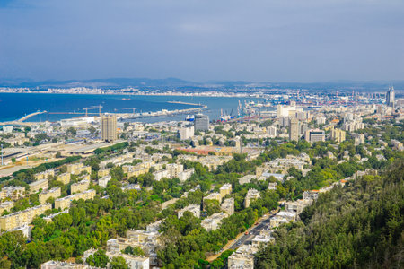 HAIFA, ISRAEL - OCTOBER 13, 2015: View of the slopes of Mount Carmel, downtown, the port and the bay, in Haifa, Israelのeditorial素材