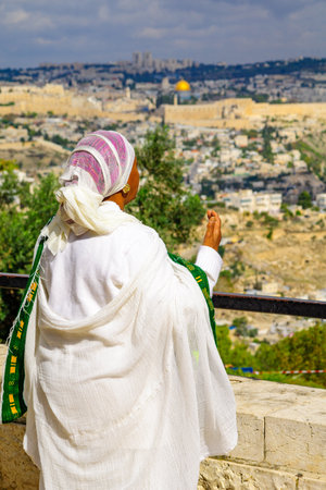 JERUSALEM, ISRAEL - NOVEMBER 11, 2015: An Ethiopian Jewish woman pray at the Sigd, facing the old city, in Jerusalem, Israel. The Sigd is an annual holiday of the Ethiopian Jewryのeditorial素材