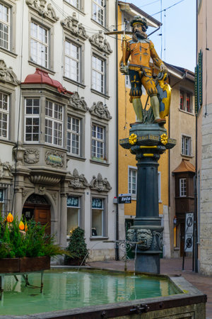 SCHAFFHAUSEN, SWITZERLAND - DECEMBER 26, 2015: The Wilhelm Tell fountain in Schaffhausen, Switzerlandのeditorial素材