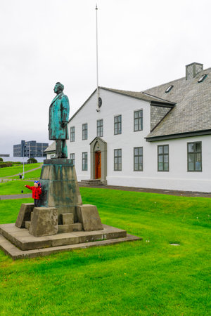 REYKJAVIK, ICELAND - JUNE 11, 2016: The Prime Minister Office, with a girl playing, in Reykjavik, Icelandのeditorial素材