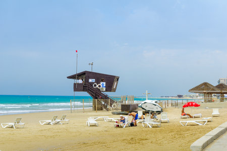 HAIFA, ISRAEL - OCTOBER 27, 2016: Beach promenade scene with workers and visitors, in Haifa, Israelのeditorial素材