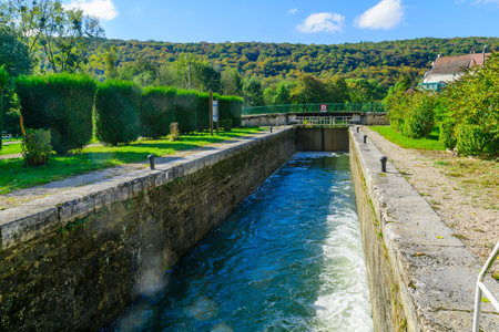 View of a lock in the Burgundy Canal, in Cote dOr, Burgundy, Franceの写真素材