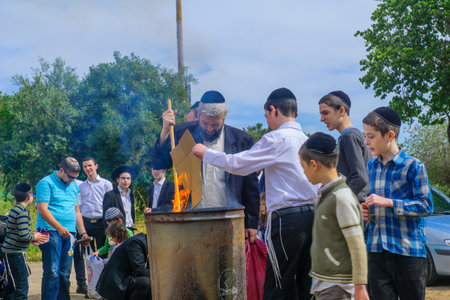 HAIFA, ISRAEL - APRIL 10, 2017: Jewish people perform Biur (burning) Chametz (leavened foods), in Haifa, Israel. This is part of the Passover holiday traditionsのeditorial素材
