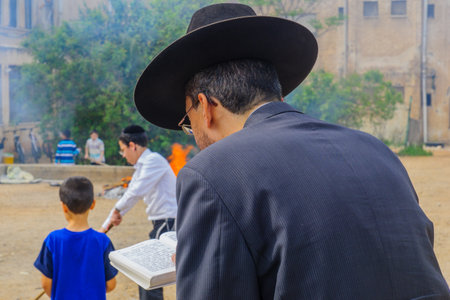 HAIFA, ISRAEL - APRIL 10, 2017: Jewish people perform Biur (burning) Chametz (leavened foods), and say blessing, in Haifa, Israel. This is part of the Passover holiday traditionsのeditorial素材
