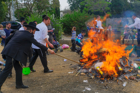 HAIFA, ISRAEL - APRIL 10, 2017: Jewish people perform Biur (burning) Chametz (leavened foods), in Haifa, Israel. This is part of the Passover holiday traditionsのeditorial素材